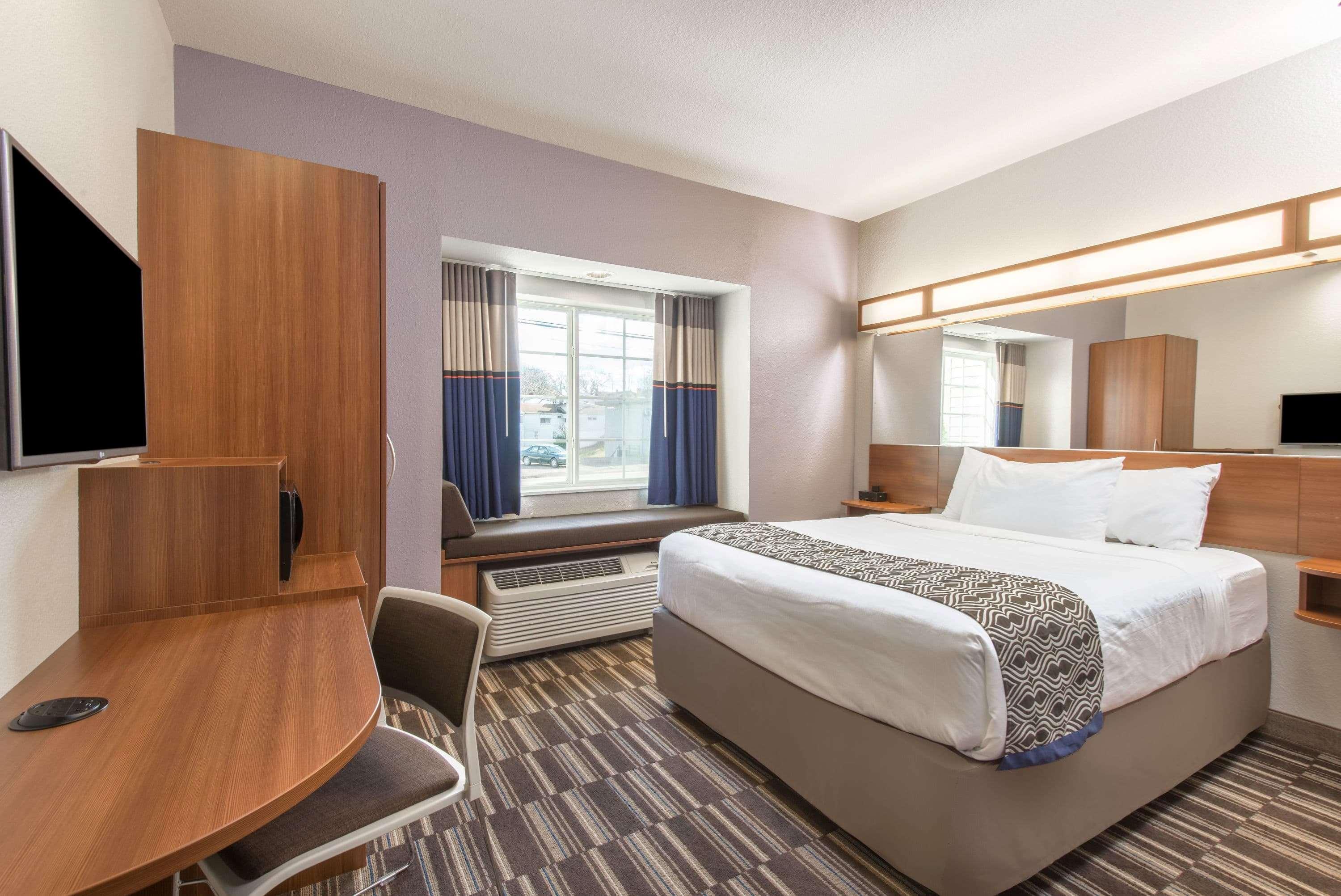 Microtel Inn & Suites By Wyndham Cadiz Exterior photo