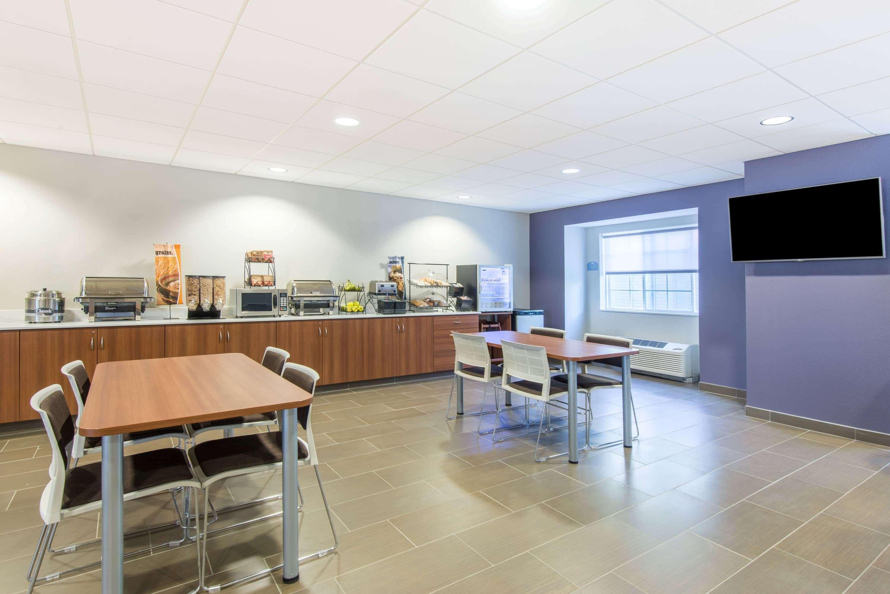 Microtel Inn & Suites By Wyndham Cadiz Exterior photo
